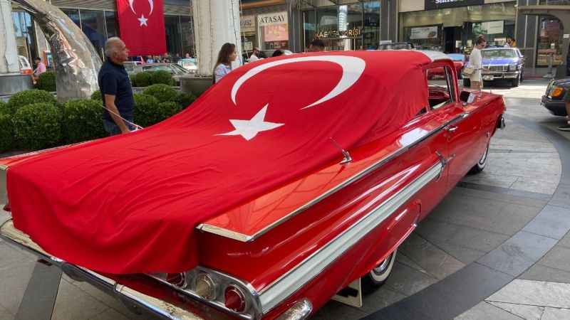 Klasik otomobillerden Zafer Bayramı’na özel konvoy Klasik otomobillerden Zafer Bayramı’na özel konvoy