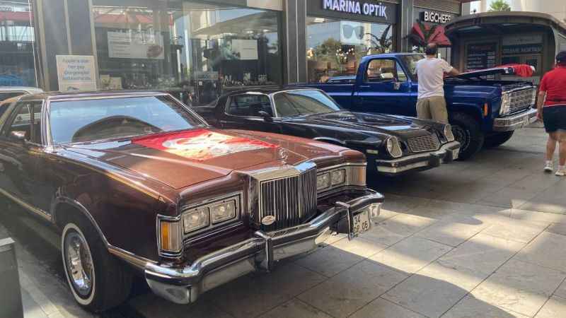 Klasik otomobillerden Zafer Bayramı’na özel konvoy Klasik otomobillerden Zafer Bayramı’na özel konvoy