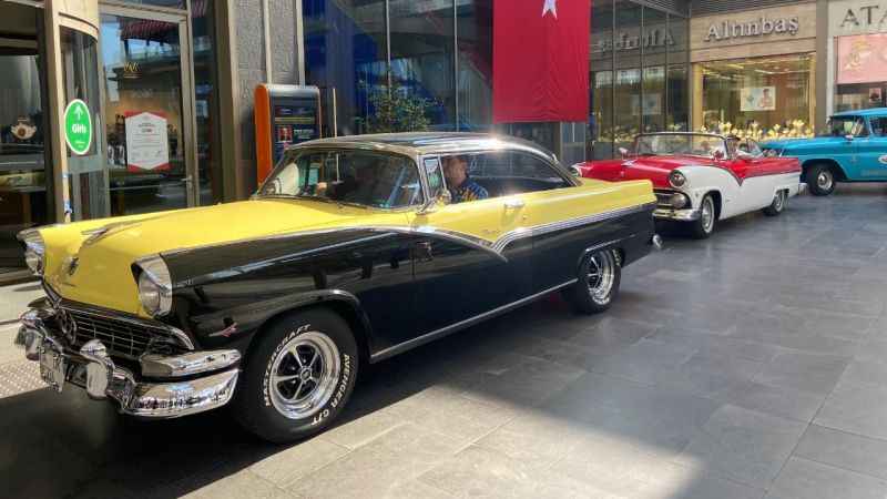 Klasik otomobillerden Zafer Bayramı’na özel konvoy Klasik otomobillerden Zafer Bayramı’na özel konvoy