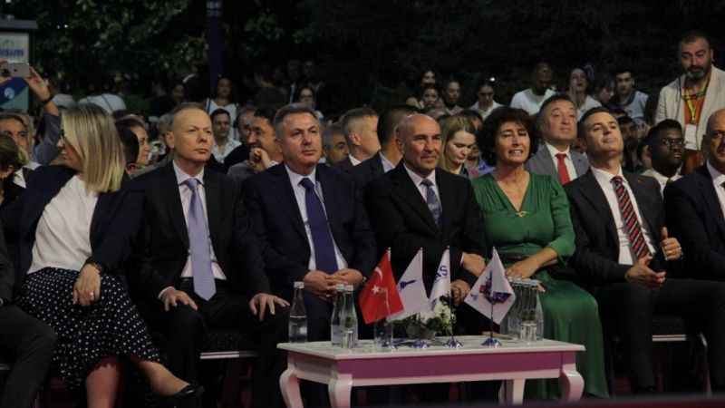 92. İzmir Enternasyonal Fuarı “Gençlik” temasıyla kapılarını açtı 92. İzmir Enternasyonal Fuarı “Gençlik” temasıyla kapılarını açtı