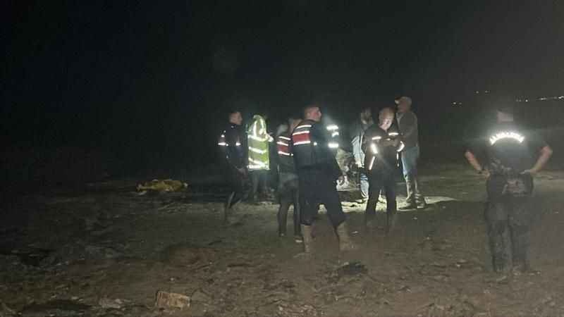 Nevşehir'de sel sularına kapılan araçtaki çift hayatını kaybetti Nevşehir'de sel sularına kapılan araçtaki çift hayatını kaybetti