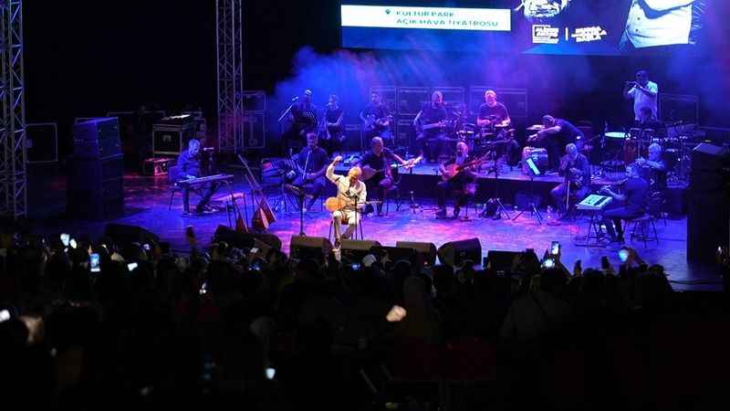 Aşık Veysel Bursa’da türküleriyle anıldı Aşık Veysel Bursa’da türküleriyle anıldı