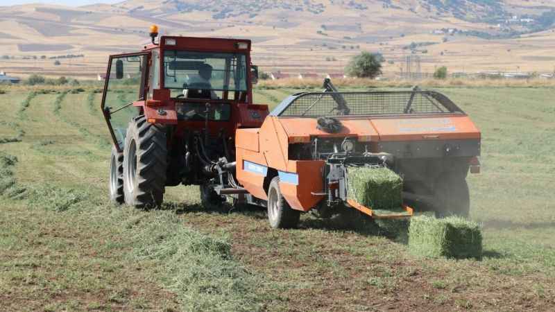 Elazığ’da balyalama mesaisi başladı Elazığ’da balyalama mesaisi başladı