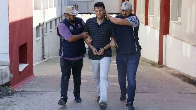 FETÖ'den kesinleşmiş hapis cezası olan eski polis hücre evinde yakalandı FETÖ'den kesinleşmiş hapis cezası olan eski polis hücre evinde yakalandı