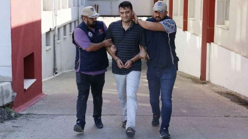FETÖ'den kesinleşmiş hapis cezası olan eski polis hücre evinde yakalandı FETÖ'den kesinleşmiş hapis cezası olan eski polis hücre evinde yakalandı