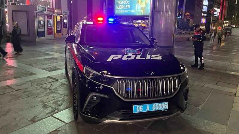 Kızılay Meydanı'nda polis aracı Togg görevde Kızılay Meydanı'nda polis aracı Togg görevde