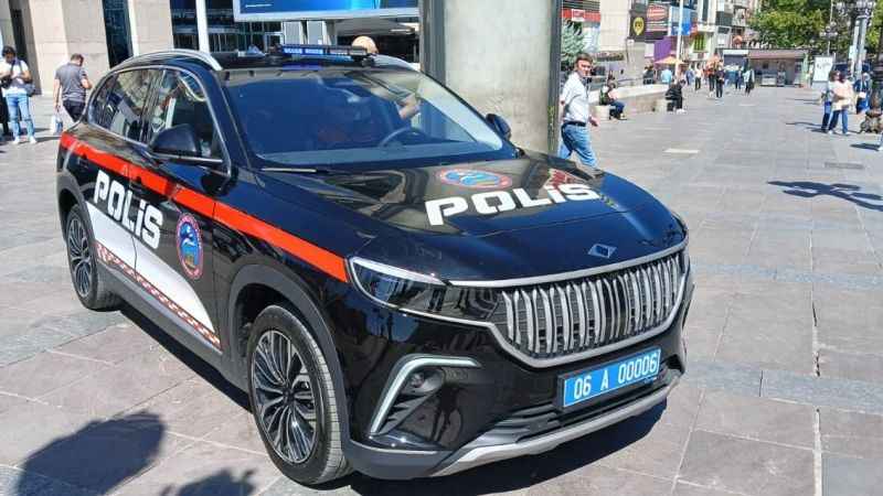 Polis aracı Togg’a vatandaşlardan yoğun ilgi Polis aracı Togg’a vatandaşlardan yoğun ilgi