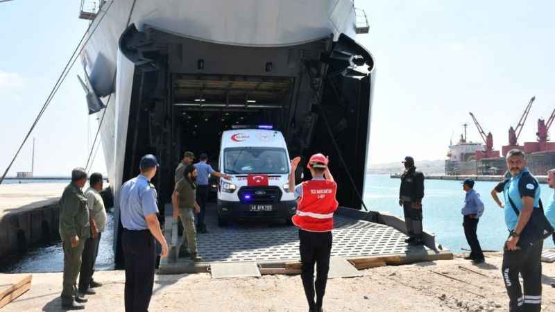 TCG Sancaktar ve TCG Bayraktar gemilerimizin ulaştırdığı yardım malzemeleri Libyalı yetkililere teslim edildi TCG Sancaktar ve TCG Bayraktar gemilerimizin ulaştırdığı yardım malzemeleri Libyalı yetkililere teslim edildi