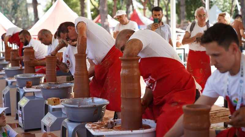 Menemen'deki Çömlek Festivali'nde Inna rüzgarı Menemen'deki Çömlek Festivali'nde Inna rüzgarı
