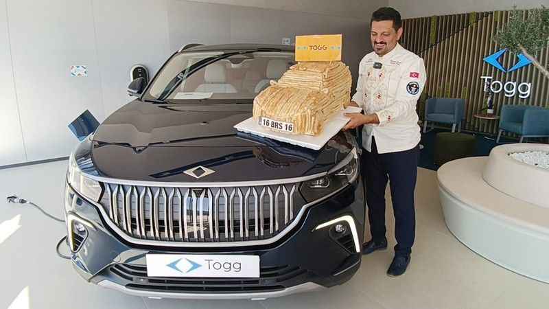 Börek Togg'u verdi, gerçek Togg'u aldı Börek Togg'u verdi, gerçek Togg'u aldı
