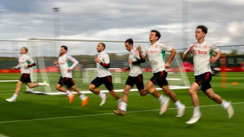 Manchester United'da Mason Mount ve Harry Maguire takımla çalışmalara başladı Manchester United'da Mason Mount ve Harry Maguire takımla çalışmalara başladı