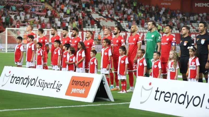 İstanbulspor ile Antalyaspor arasında 31. randevu İstanbulspor ile Antalyaspor arasında 31. randevu