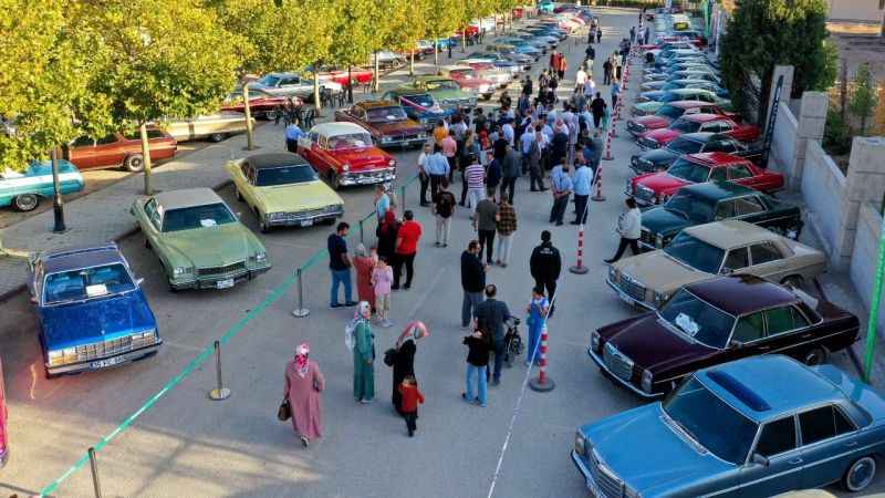 Klasik otomobillerle geçmişe yolculuk Klasik otomobillerle geçmişe yolculuk