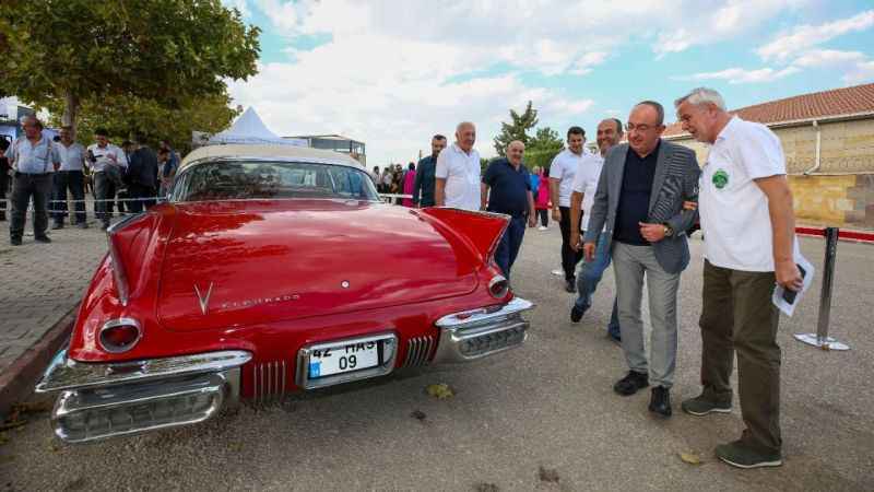 Klasik otomobillerle geçmişe yolculuk Klasik otomobillerle geçmişe yolculuk