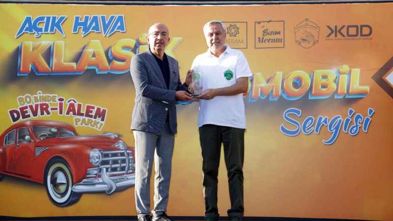 Klasik otomobillerle geçmişe yolculuk Klasik otomobillerle geçmişe yolculuk