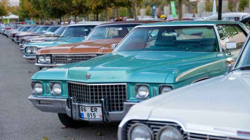 Klasik otomobillerle geçmişe yolculuk Klasik otomobillerle geçmişe yolculuk