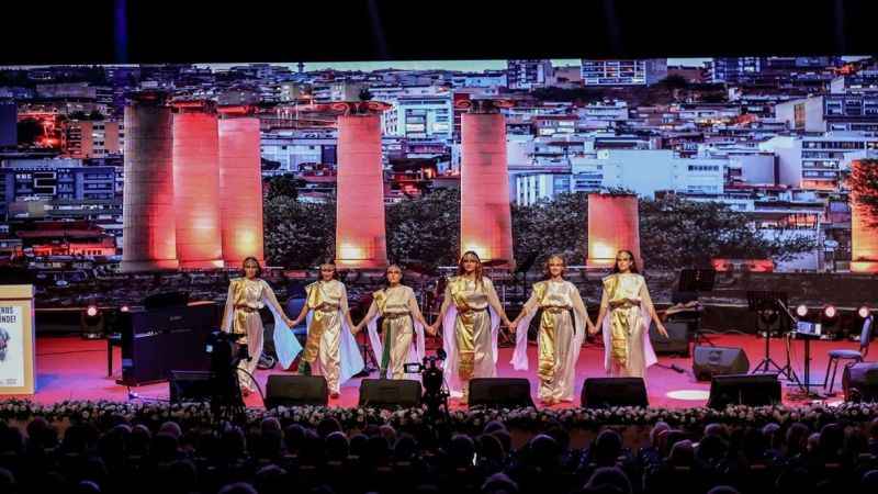 Uluslararası Homeros Festivali’ne muhteşem açılış Uluslararası Homeros Festivali’ne muhteşem açılış