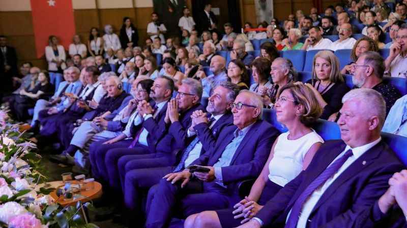 Uluslararası Homeros Festivali’ne muhteşem açılış Uluslararası Homeros Festivali’ne muhteşem açılış