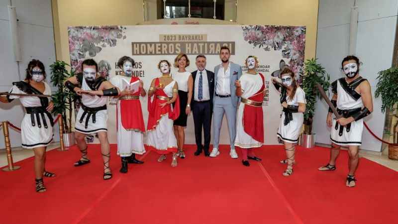 Uluslararası Homeros Festivali’ne muhteşem açılış Uluslararası Homeros Festivali’ne muhteşem açılış