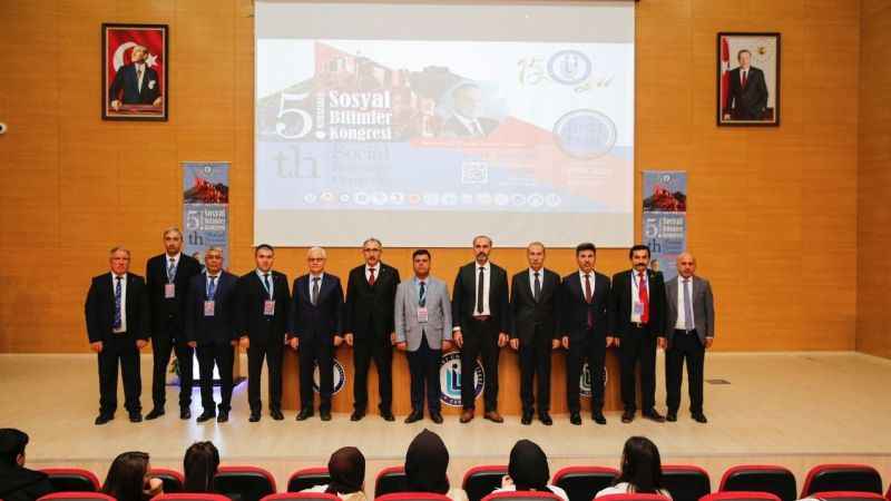 Haydar Aliyev anısına düzenlenen Sosyal Bilimler Kongresi başladı Haydar Aliyev anısına düzenlenen Sosyal Bilimler Kongresi başladı