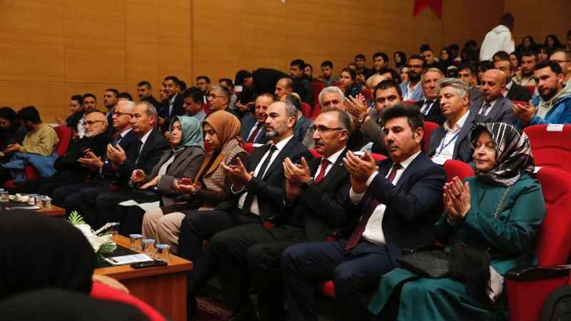 Haydar Aliyev anısına düzenlenen Sosyal Bilimler Kongresi başladı Haydar Aliyev anısına düzenlenen Sosyal Bilimler Kongresi başladı