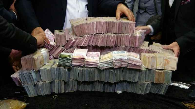 Damada 10 milyon TL, geline ise kilolarca altın takıldı Damada 10 milyon TL, geline ise kilolarca altın takıldı