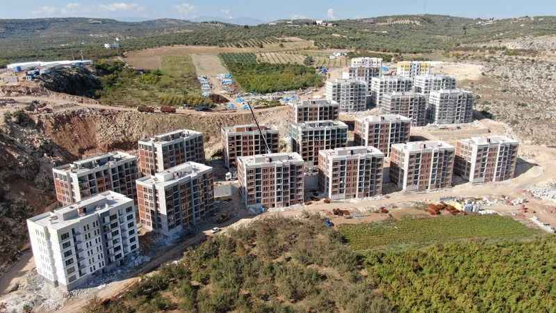 Enkaz kentte ilk konutlar yıl sonunda teslim edilecek Enkaz kentte ilk konutlar yıl sonunda teslim edilecek