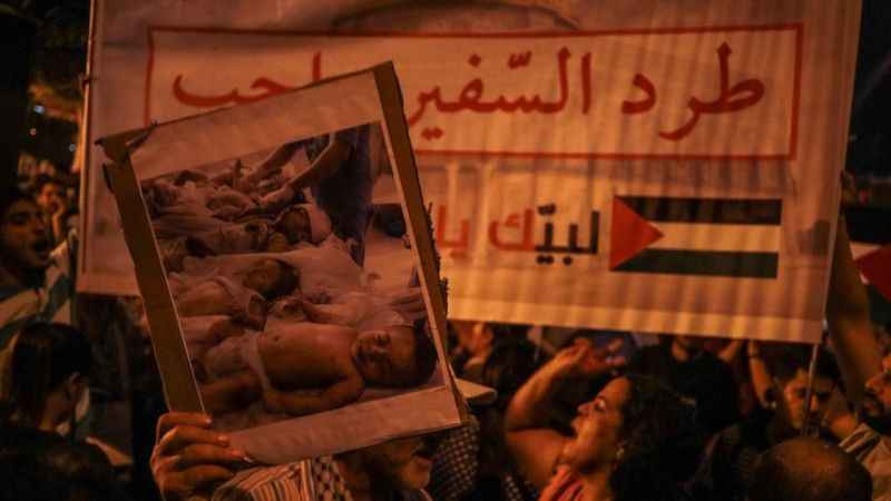 İsrail’in Gazze bombardımanı Fransa’nın Tunus Büyükelçiliği önünde protesto edildi İsrail’in Gazze bombardımanı Fransa’nın Tunus Büyükelçiliği önünde protesto edildi