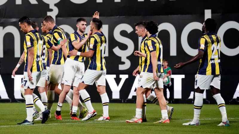 Fenerbahçe, Süper Lig'de 10'da 10 yaptı ve rekorunu geliştirdi Fenerbahçe, Süper Lig'de 10'da 10 yaptı ve rekorunu geliştirdi