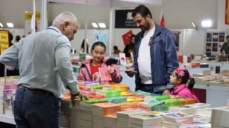 Elazığ Kitap Fuarı'na 9 günde 1 milyon ziyaretçi Elazığ Kitap Fuarı'na 9 günde 1 milyon ziyaretçi