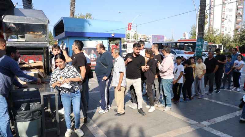 Adana'daki esnaflardan İsrail'e protesto Adana'daki esnaflardan İsrail'e protesto