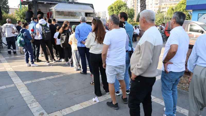 Adana'daki esnaflardan İsrail'e protesto Adana'daki esnaflardan İsrail'e protesto
