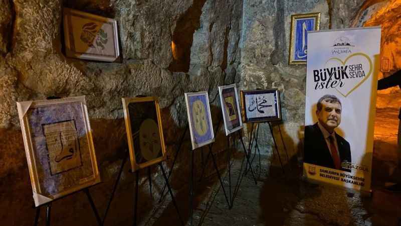 Kızılkoyun Nekropol’ünde ebru sergisi Kızılkoyun Nekropol’ünde ebru sergisi