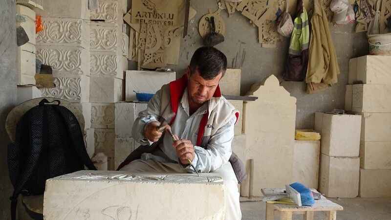 Mardin'in nahit taşını sanata dönüştürüyorlar Mardin'in nahit taşını sanata dönüştürüyorlar