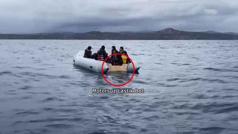 Yunanistan lastik botun motorunu söküp, göçmenleri ölüme terk ediyor Yunanistan lastik botun motorunu söküp, göçmenleri ölüme terk ediyor