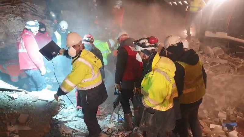 İsrailli ekip deprem bölgesinden arama kurtarma ekipmanları çaldı iddası ! İsrailli ekip deprem bölgesinden arama kurtarma ekipmanları çaldı iddası !