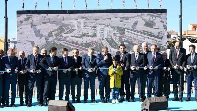 Bakan Özhaseki, Uşak'ta kentsel dönüşümün startını verdi Bakan Özhaseki, Uşak'ta kentsel dönüşümün startını verdi