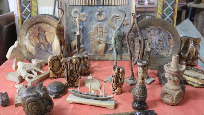 Ahşapları birer sanat eserine dönüştürüyor