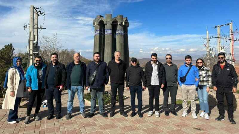Yüksekovalı grup Tebriz'de tarihi mekanları gezdi Yüksekovalı grup Tebriz'de tarihi mekanları gezdi