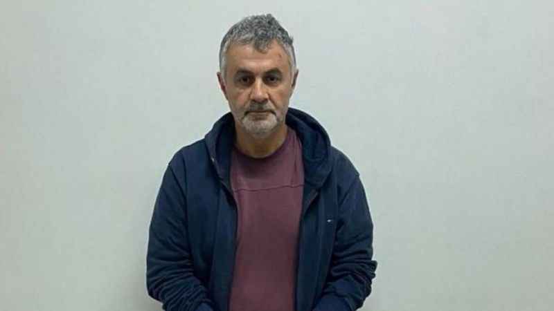 İzmir’de yakalanan FETÖ’nün kilit ismi İstanbul’a getirildi İzmir’de yakalanan FETÖ’nün kilit ismi İstanbul’a getirildi