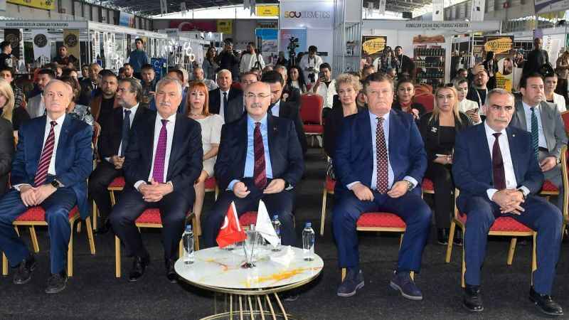 Adana'da Güzelik Fuarı sektörü bir araya getirdi Adana'da Güzelik Fuarı sektörü bir araya getirdi