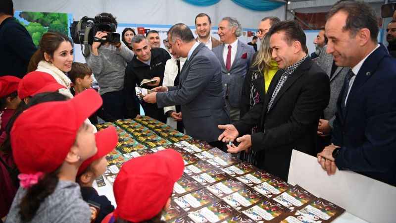 Tuzla 6'ıncı Kitap Fuarı 'Aşk ile oku' temasıyla başladı Tuzla 6'ıncı Kitap Fuarı 'Aşk ile oku' temasıyla başladı