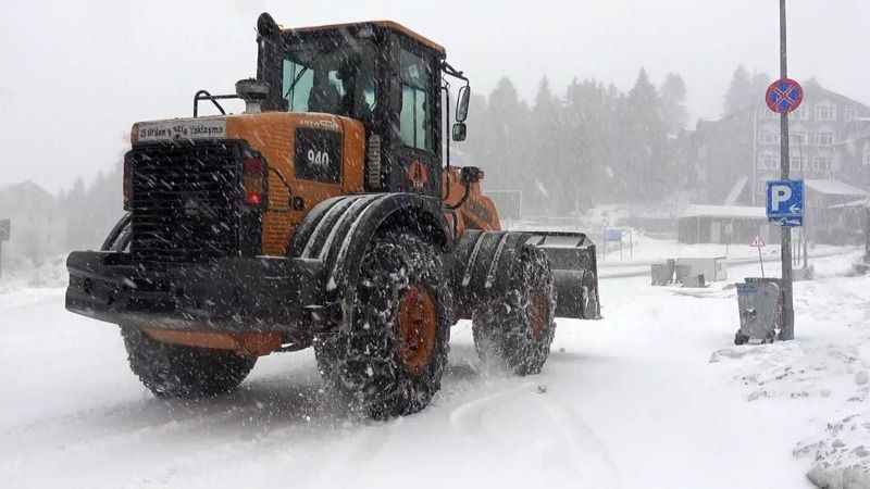Uludağ’da kar yağışı devam ediyor Uludağ’da kar yağışı devam ediyor