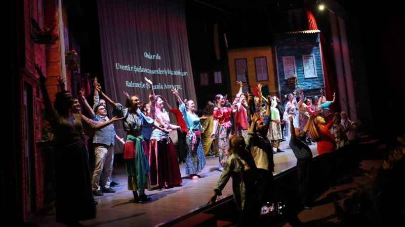 Gırgıriye İzmir'de galasını yaptı, izleyenler tam not verdi Gırgıriye İzmir'de galasını yaptı, izleyenler tam not verdi