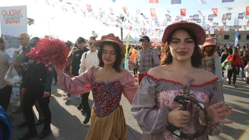 Karaduvar Balık Festivali'nde 12 ton balık dağıtıldı