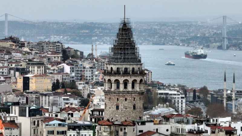 674 yıllık Galata Kulesi alemsiz kaldı 674 yıllık Galata Kulesi alemsiz kaldı