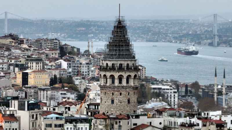 674 yıllık Galata Kulesi alemsiz kaldı 674 yıllık Galata Kulesi alemsiz kaldı
