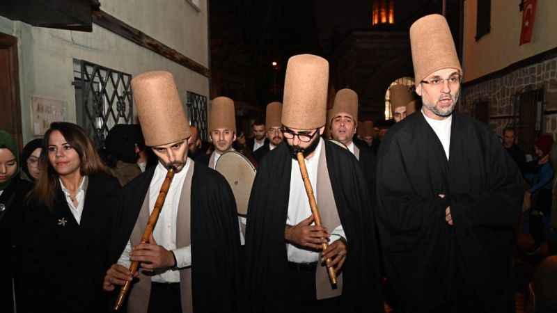 Bursa Mevlevihanesi 98 yıl sonra ilk Şeb-i Arus'a ev sahipliği yaptı Bursa Mevlevihanesi 98 yıl sonra ilk Şeb-i Arus'a ev sahipliği yaptı