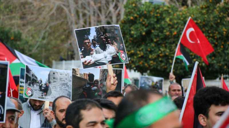 Antalya'da binlerce kişi Filistin için yürüdü Antalya'da binlerce kişi Filistin için yürüdü