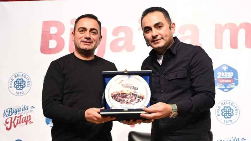 Ünlü psikolog Biga Kitap Festivali’ndeydi Ünlü psikolog Biga Kitap Festivali’ndeydi